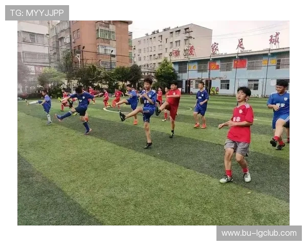 围绕抱足球标准动作解析全方位技术要点与训练提升指南实用全程篇