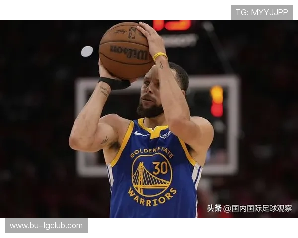 全面解析库里跨界足球生涯成长轨迹与精彩传奇时刻深度回顾全景篇