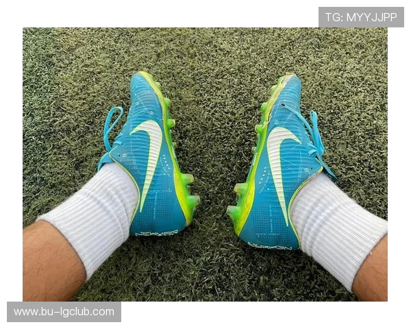 足球与球鞋的完美融合探索如何通过球鞋提升运动表现与球技发挥